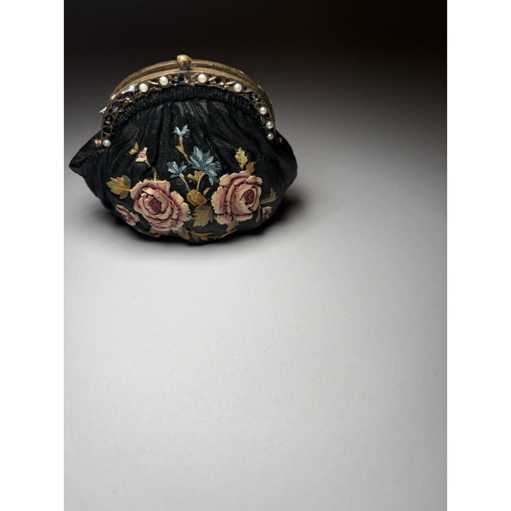 Nostalgia Figurines: VD230 Black Purse